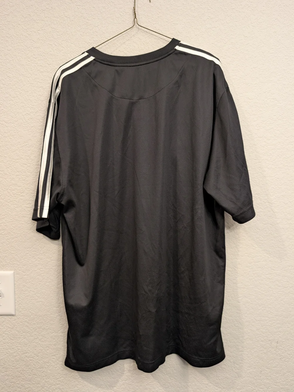 Men's adidas Black Short Sleeve Training Tee Sz XL with White Shoulder Stripes